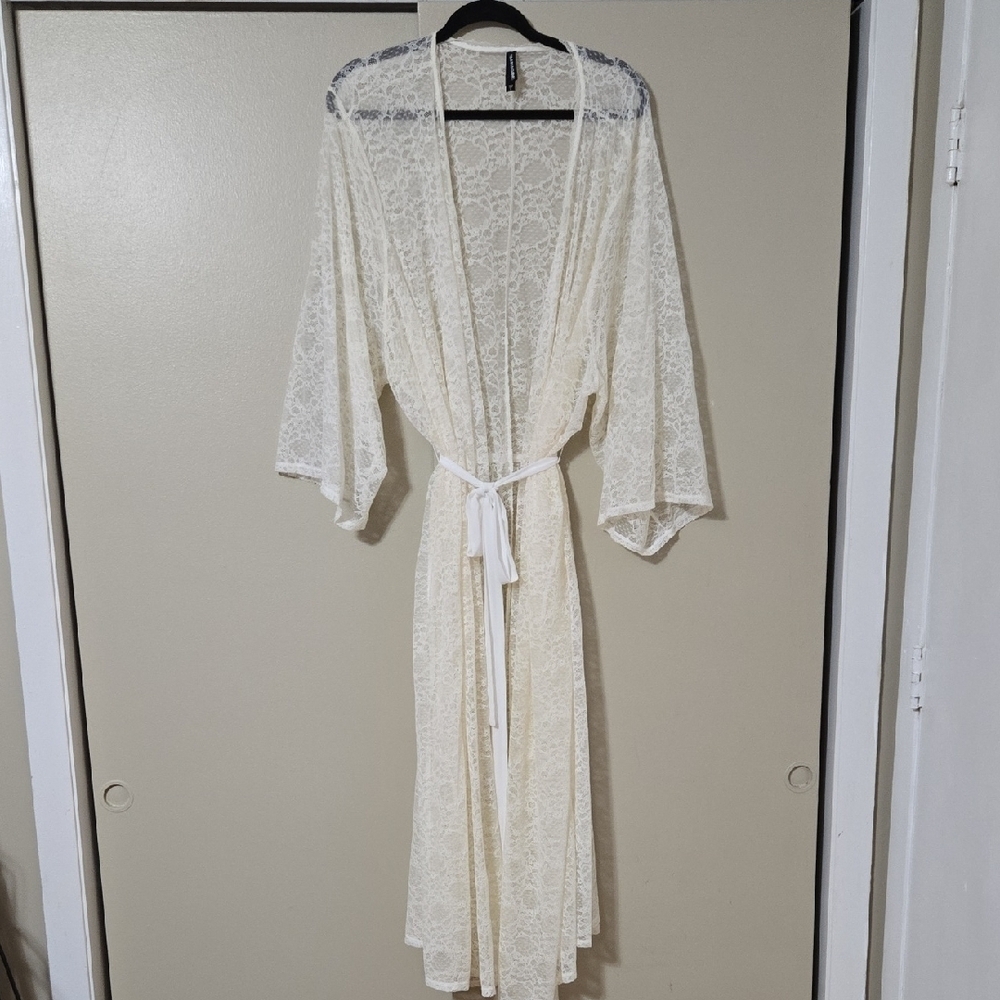 Torrid Curve Ivory Lace Robe Size 5X